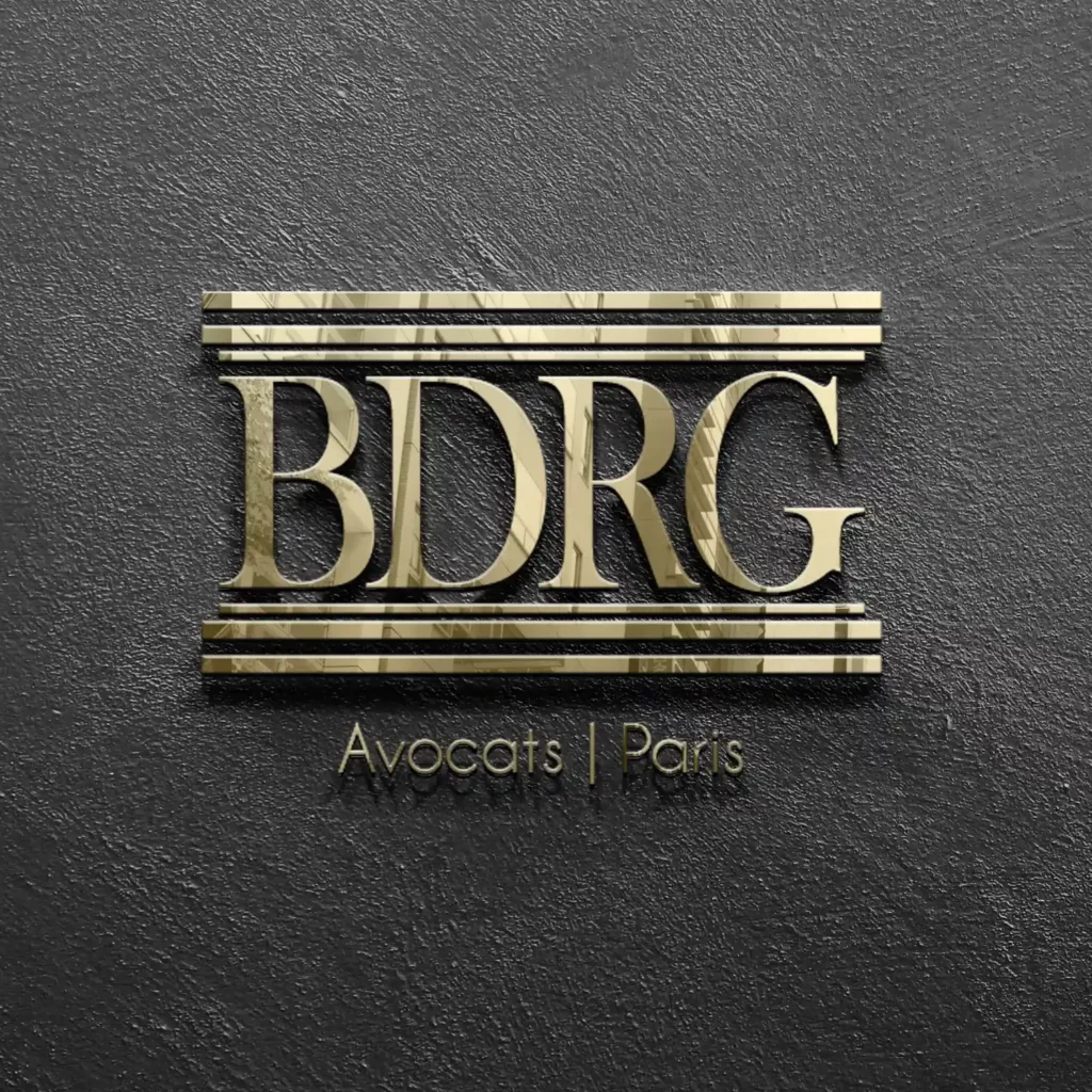 MOCKUP : Logo "BDRG" avec sa baseline "Avocats | Paris" en 3d doré comme sur une enseigne
