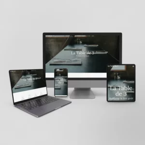 Un mockup mettant en scène le site de "La Table de 3" version 1 de maniere responsive